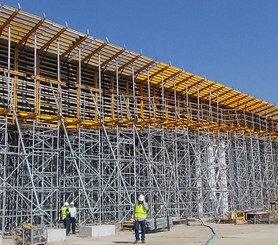 Encofrado de vigas ENKOFORM HMK para la construcción de un tablero de viaducto