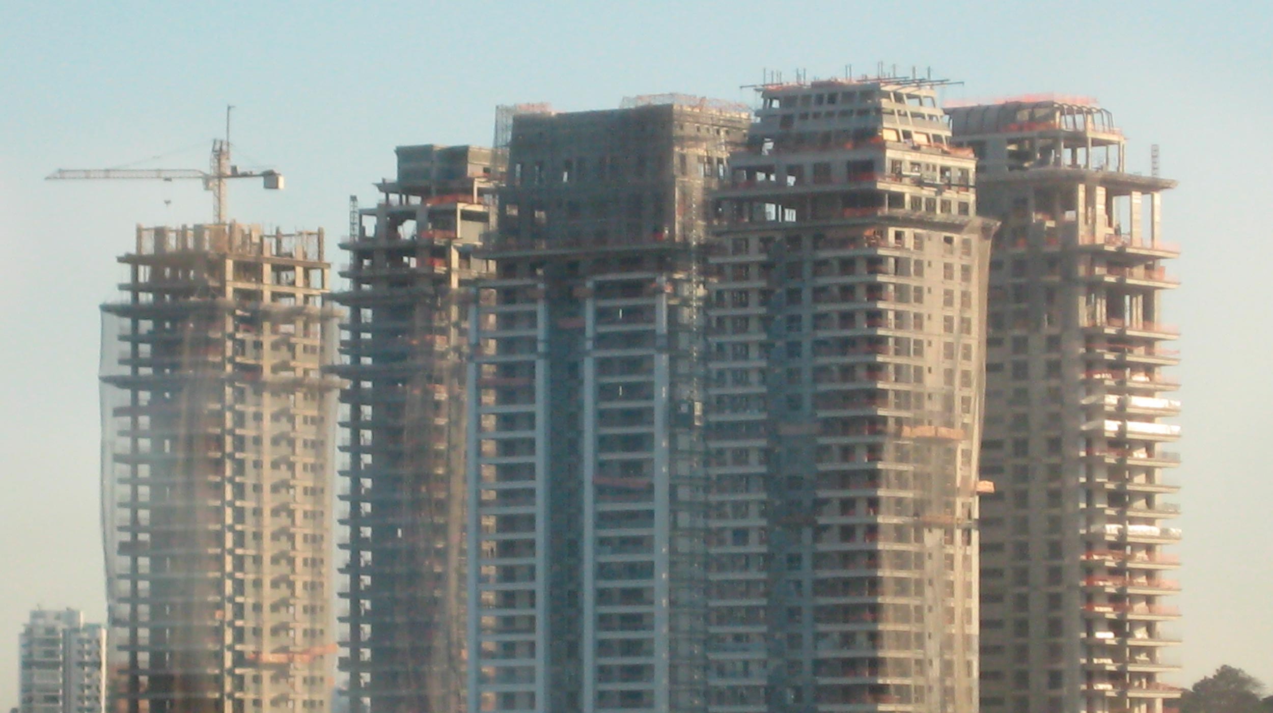 Ubicado en el barrio más demandado de São Paulo, este proyecto comprende la edificación de 9 torres con geometrías diferentes, destinadas al uso residencial, así como un centro comercial.