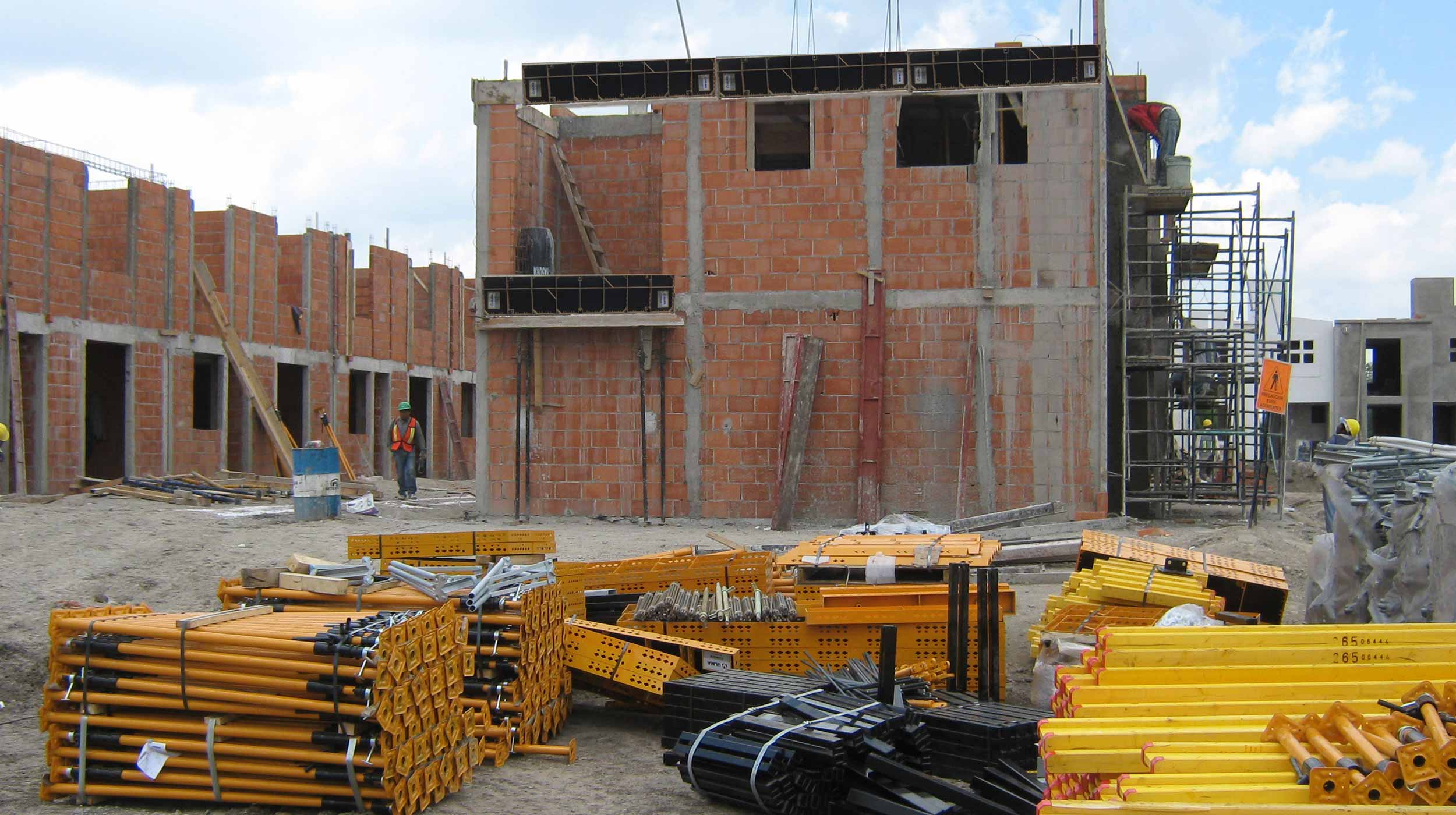 EL Conjunto Residencial Bosques de Zinantepec se ubica en la ciudad de Toluca dentro del sector de vivienda de interés social medio.