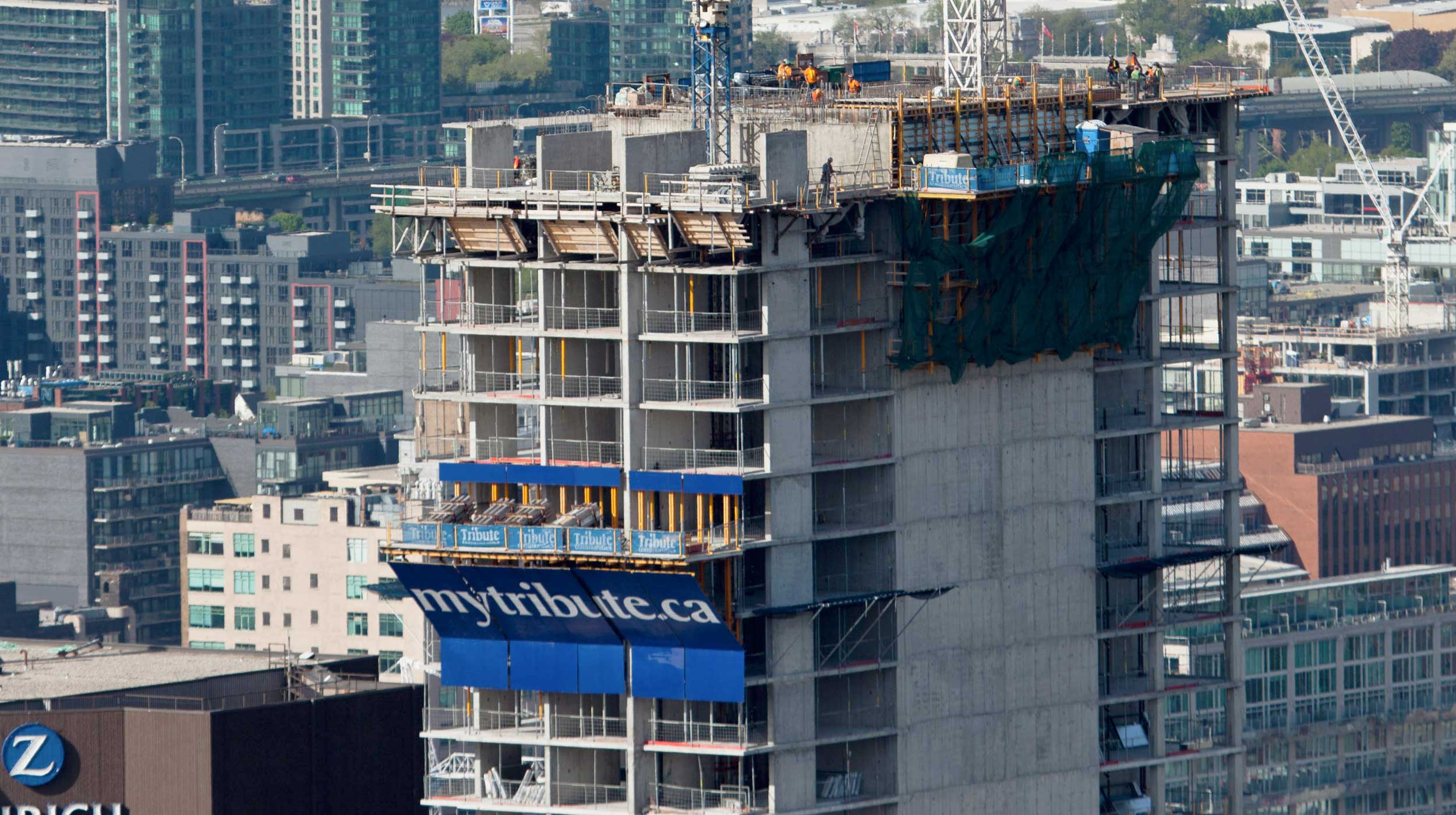 El edificio residencial RCMI, situado en el centro de Toronto, es un distinguido condominio con equipamiento y servicios exclusivos