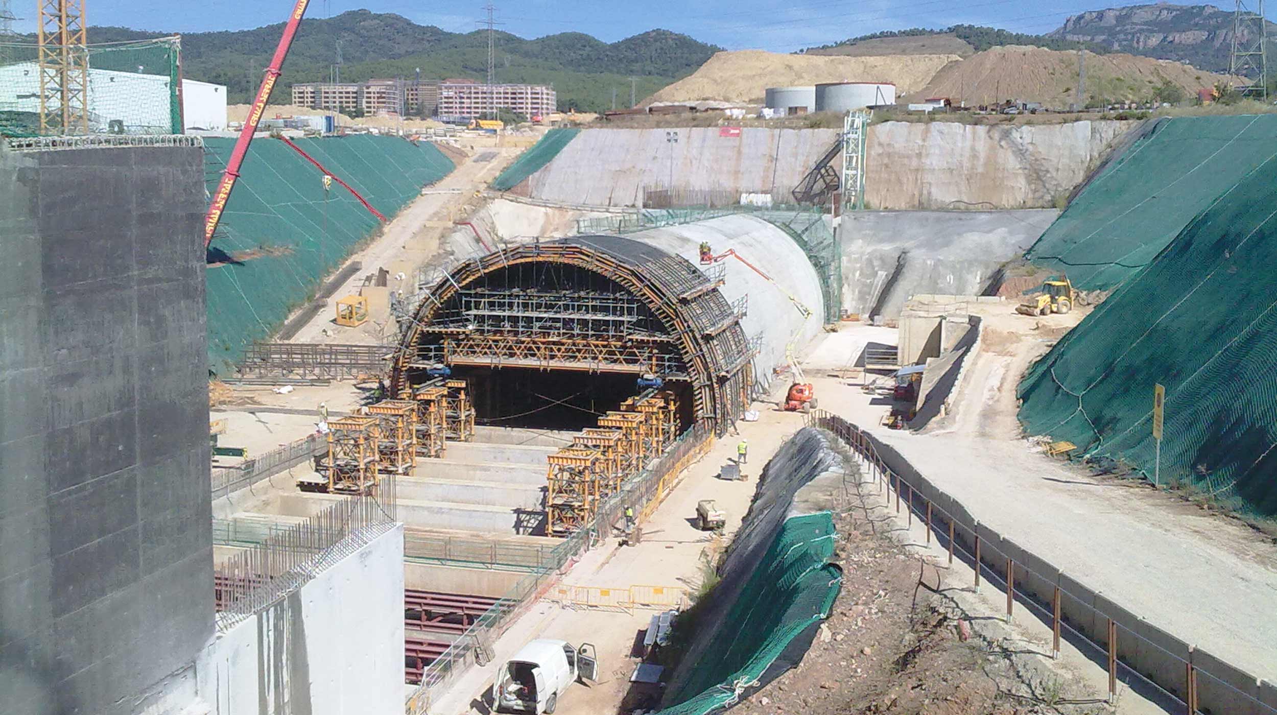 Este falso túnel forma parte de un proyecto renovador para el transporte público de Terrassa.