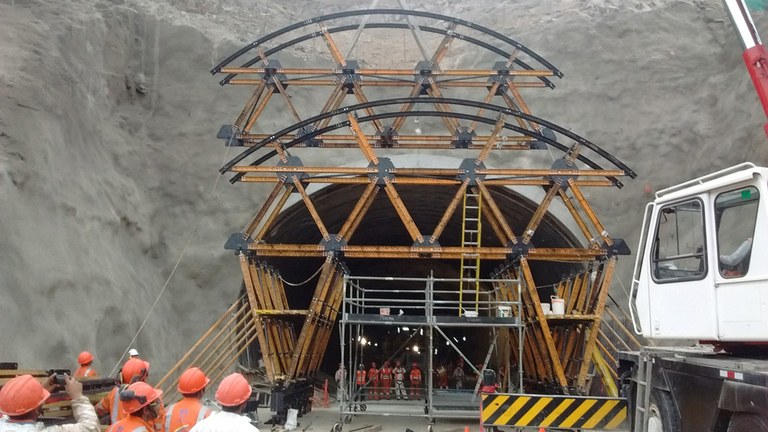 Túnel Santa Rosa, Lima