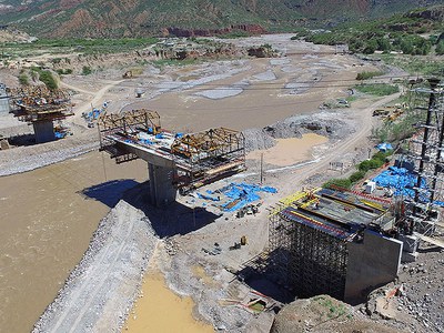 Aplicación de carros de avance en puente Allcomachay