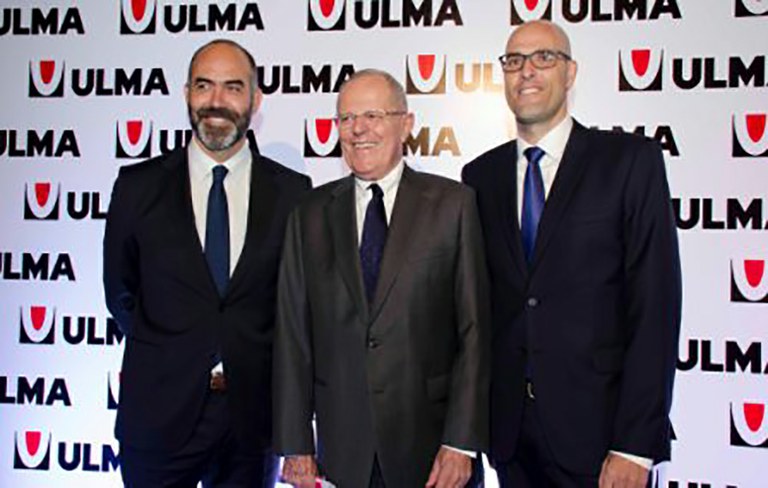 Aitor Ayastuy, Pedro Pablo Kuczynski y Eñaut Eguidazu.