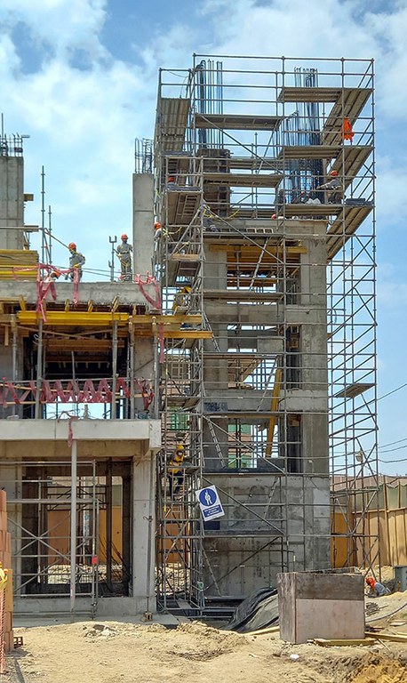 Encofrados y andamios ULMA en la construcción de tres colegios