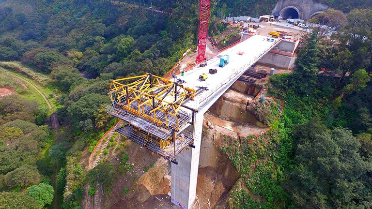 Múltiples aplicaciones del Sistema MK en el Viaducto Interlomas, México