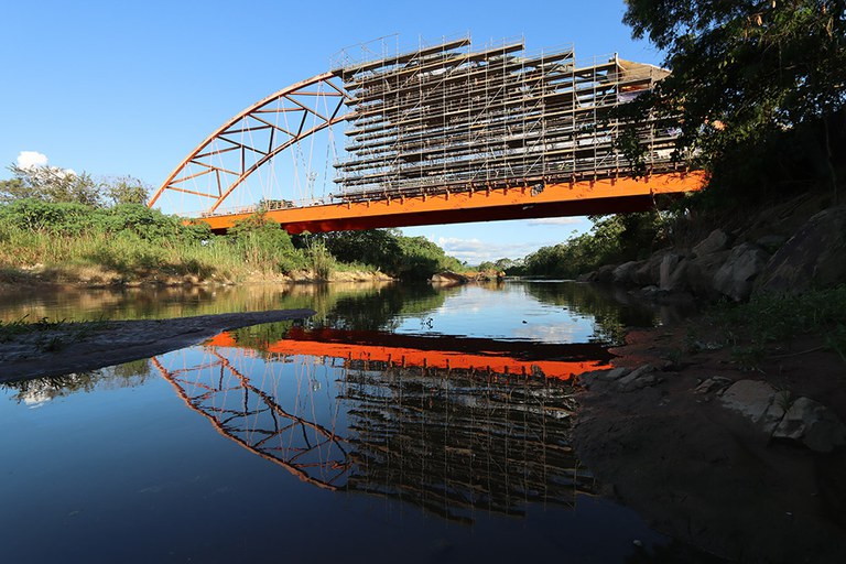 Seguridad y productividad con andamios BRIO en el mantenimiento del puente Tarapoto