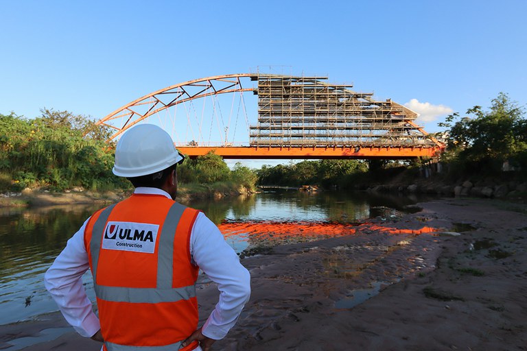 Seguridad y productividad con andamios BRIO en el mantenimiento del puente Tarapoto