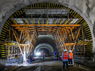 Soluciones ULMA tanto para túnel en mina como falso túnel