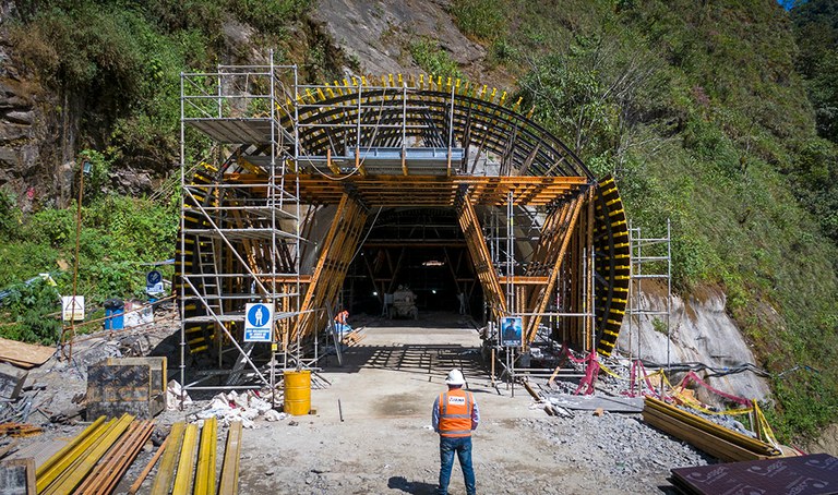 Soluciones ULMA tanto para túnel en mina como falso túnel