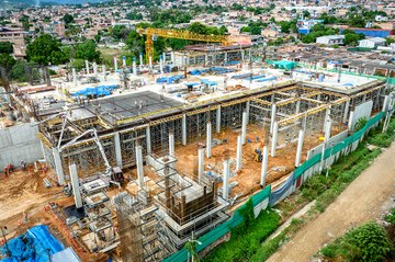 Soluciones y acompañamiento técnico de ULMA para la construcción de un nuevo centro comercial en Tarapoto