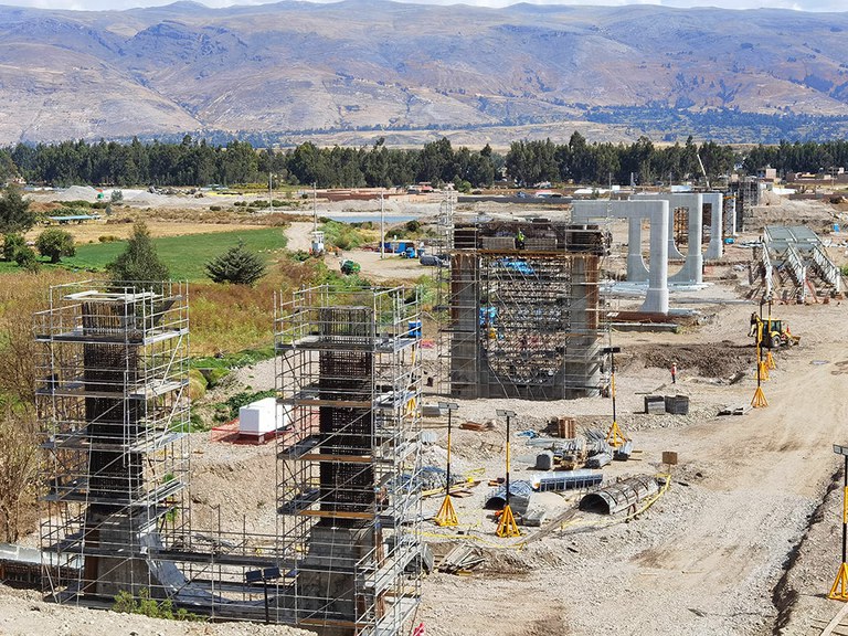 Presentes en la construcción del Puente Comuneros II