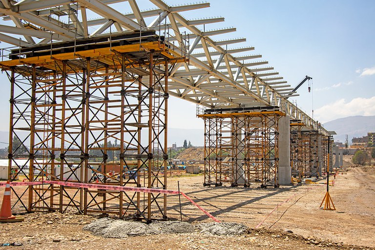 Presentes en la construcción del Puente Comuneros II