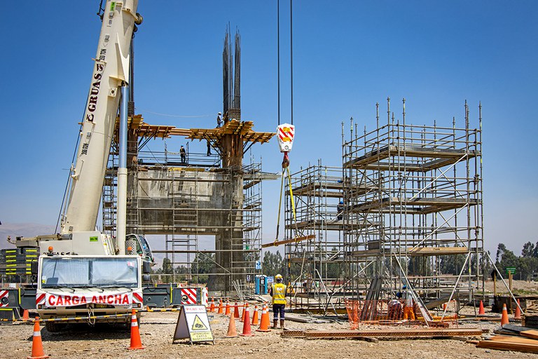 Presentes en la construcción del Puente Comuneros II