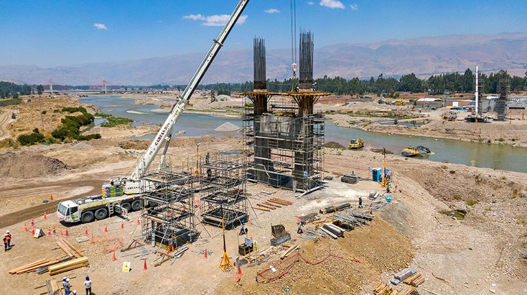 Presentes en la construcción del Puente Comuneros II