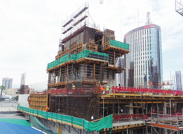 ULMA participa en la construcción de la Torre Ichma de Perú mediante soluciones que refuerzan la modernidad, la eficiencia y la sostenibilidad del edificio