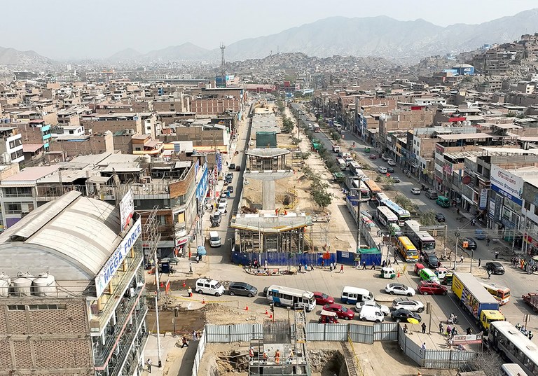 Encofrado LGW en pilares del Viaducto Proceres Lima