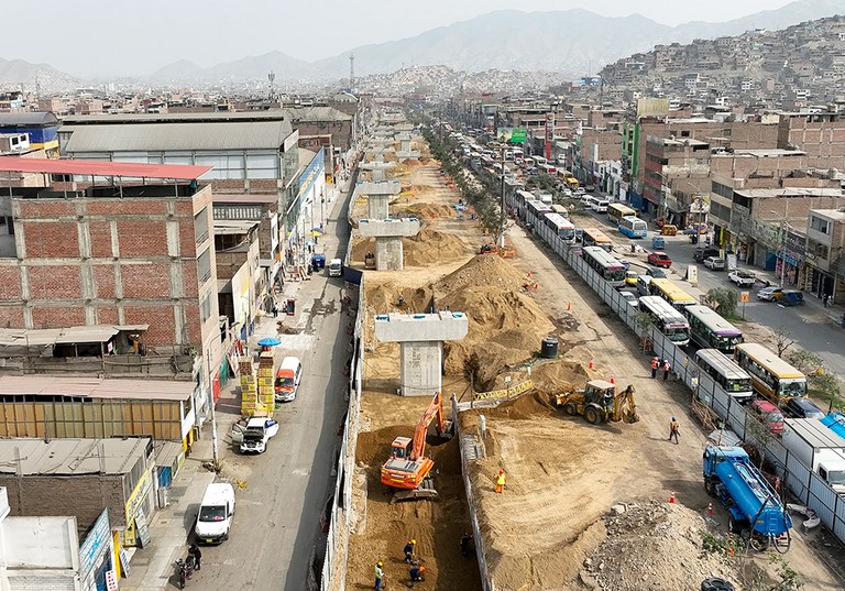Encofrado LGW en pilares del Viaducto Proceres Lima