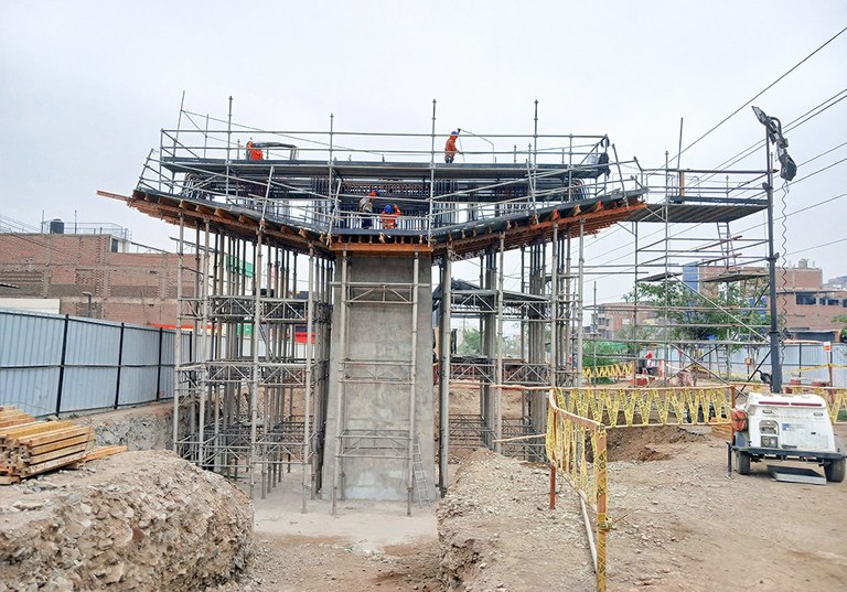 Encofrado LGW en pilares del Viaducto Proceres Lima